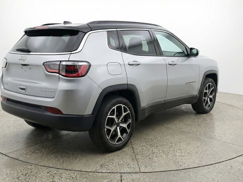 Used 2025 Jeep Compass Limited image 9