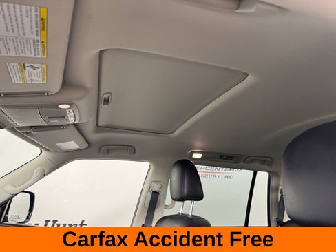 Used 2024 Nissan Armada SL w/ Captain's Chairs Package image 3