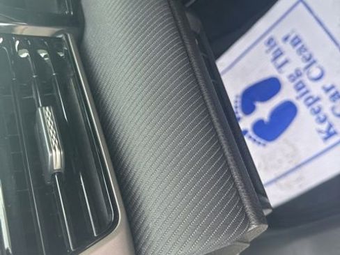 Used 2025 Toyota Camry SE w/ Convenience Package image 15