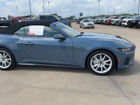 Used 2025 Ford Mustang GT Premium RWD image 2