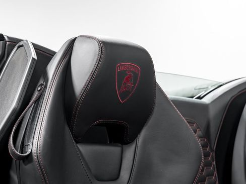 Used 2022 Lamborghini Huracan EVO RWD image 34