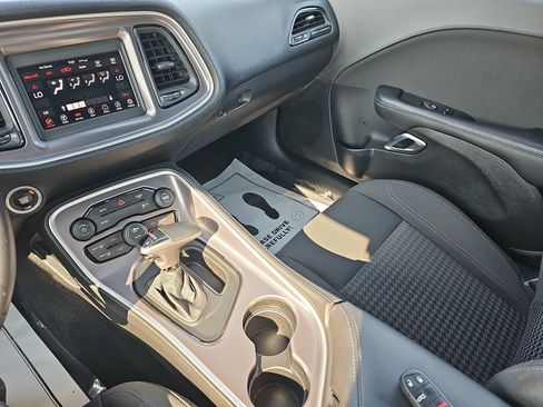 Used 2019 Dodge Challenger SXT RWD image 21
