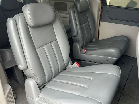 Used 2010 Dodge Grand Caravan SXT image 12