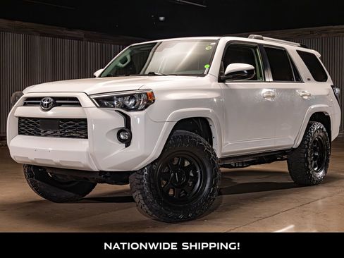 Used 2021 Toyota 4Runner SR5 AWD/4WD image 4