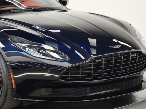 Used 2023 Aston Martin DB11 Coupe RWD image 40