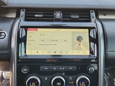 Used 2019 Land Rover Discovery HSE image 12