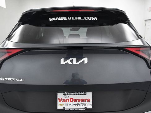 Used 2025 Kia Sportage EX image 8