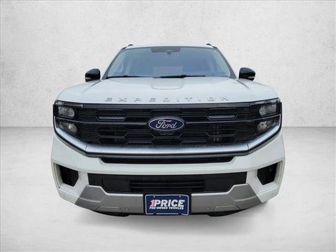 Used 2025 Ford Expedition Max Platinum w/ Driver's Package image 2