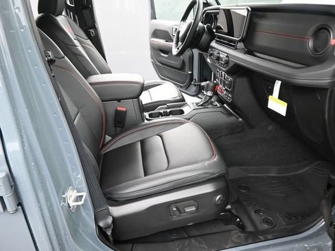 Used 2025 Jeep Gladiator Rubicon AWD/4WD image 23