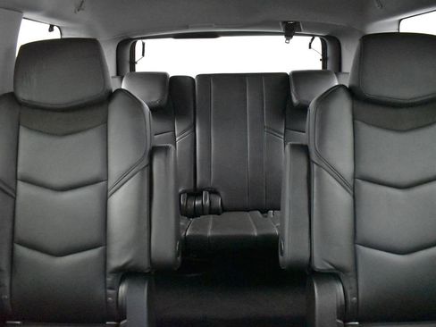 Used 2016 Cadillac Escalade Luxury image 27