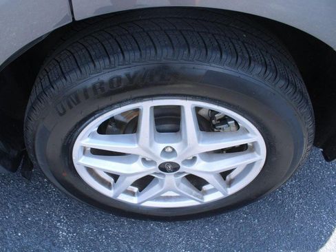 Used 2024 Ford Edge SEL image 8