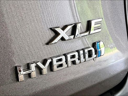 Used 2023 Toyota Sienna XLE w/ XLE Plus Package FWD image 30