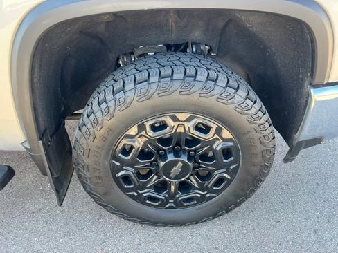 Used 2022 Chevrolet Silverado 2500 LTZ w/ LTZ Plus Package AWD/4WD image 15