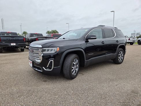 Used 2023 GMC Acadia SLT AWD/4WD image 3