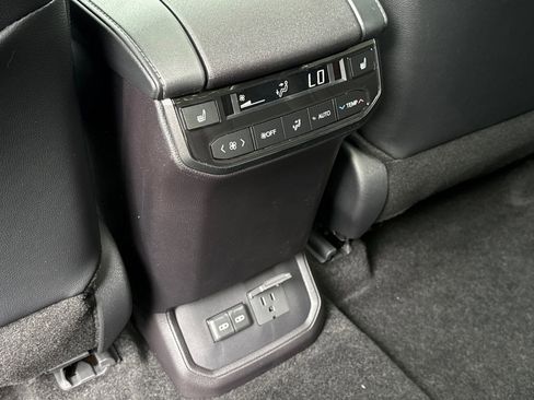 New 2026 Toyota Highlander Platinum AWD/4WD image 14