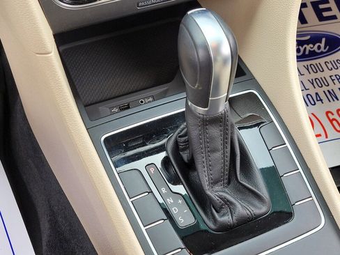 Used 2017 Volkswagen Passat 1.8T R-Line w/ R-Line Lighting Package image 21