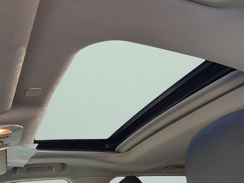 Used 2023 Toyota Highlander XLE image 25