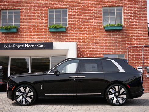 New 2026 Rolls-Royce Cullinan AWD/4WD image 3