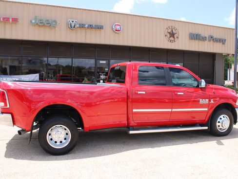Used 2014 RAM 3500 Laramie w/ Convenience Group RWD image 6