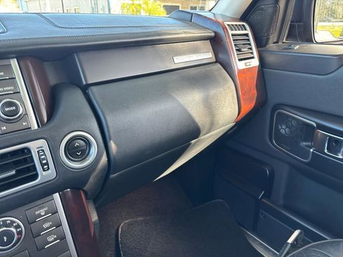 Used 2010 Land Rover Range Rover HSE image 18