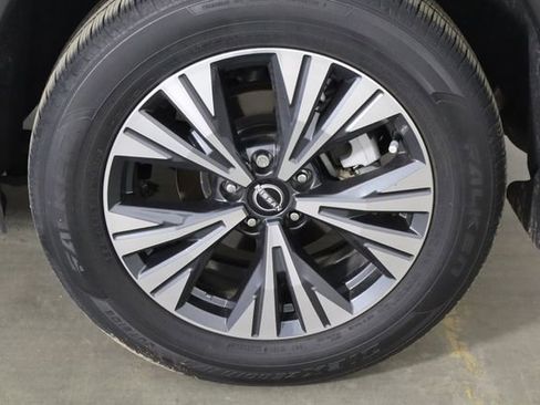 Used 2023 Nissan Rogue SV w/ SV Premium B Package image 39