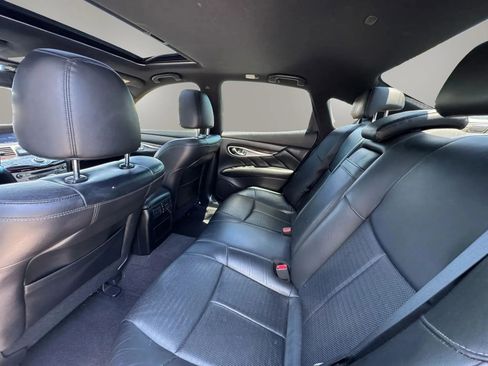Used 2015 INFINITI Q70 3.7 w/ Sport Package RWD image 12