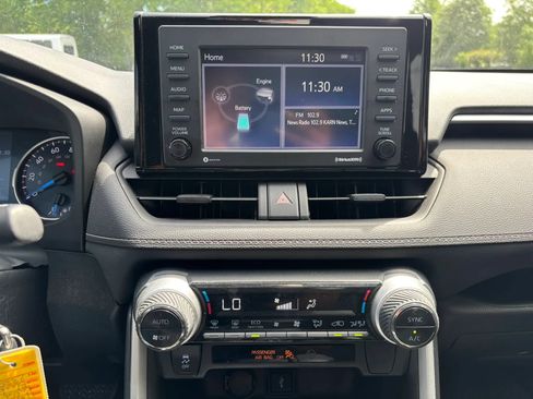 Used 2022 Toyota RAV4 LE AWD/4WD image 23
