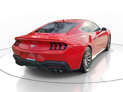 Used 2025 Ford Mustang Premium image 6