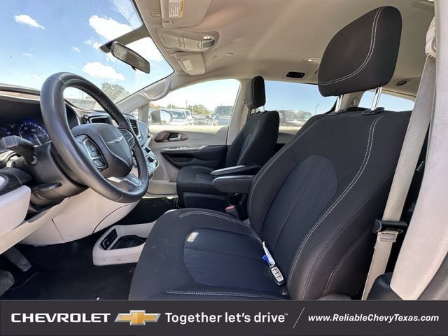 Used 2022 Chrysler Voyager LX FWD image 23