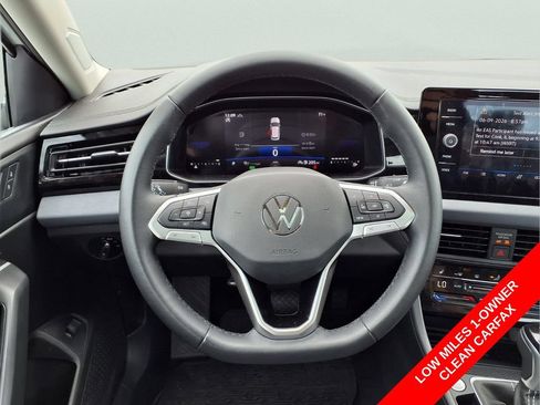 Used 2025 Volkswagen Jetta SE w/ Sunroof Package FWD image 12