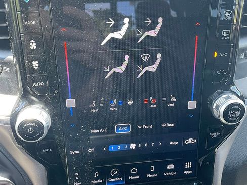 Used 2024 RAM 2500 Laramie AWD/4WD image 14