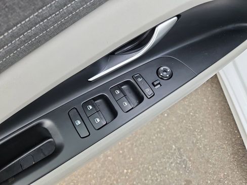 Used 2024 Hyundai Elantra Limited image 29