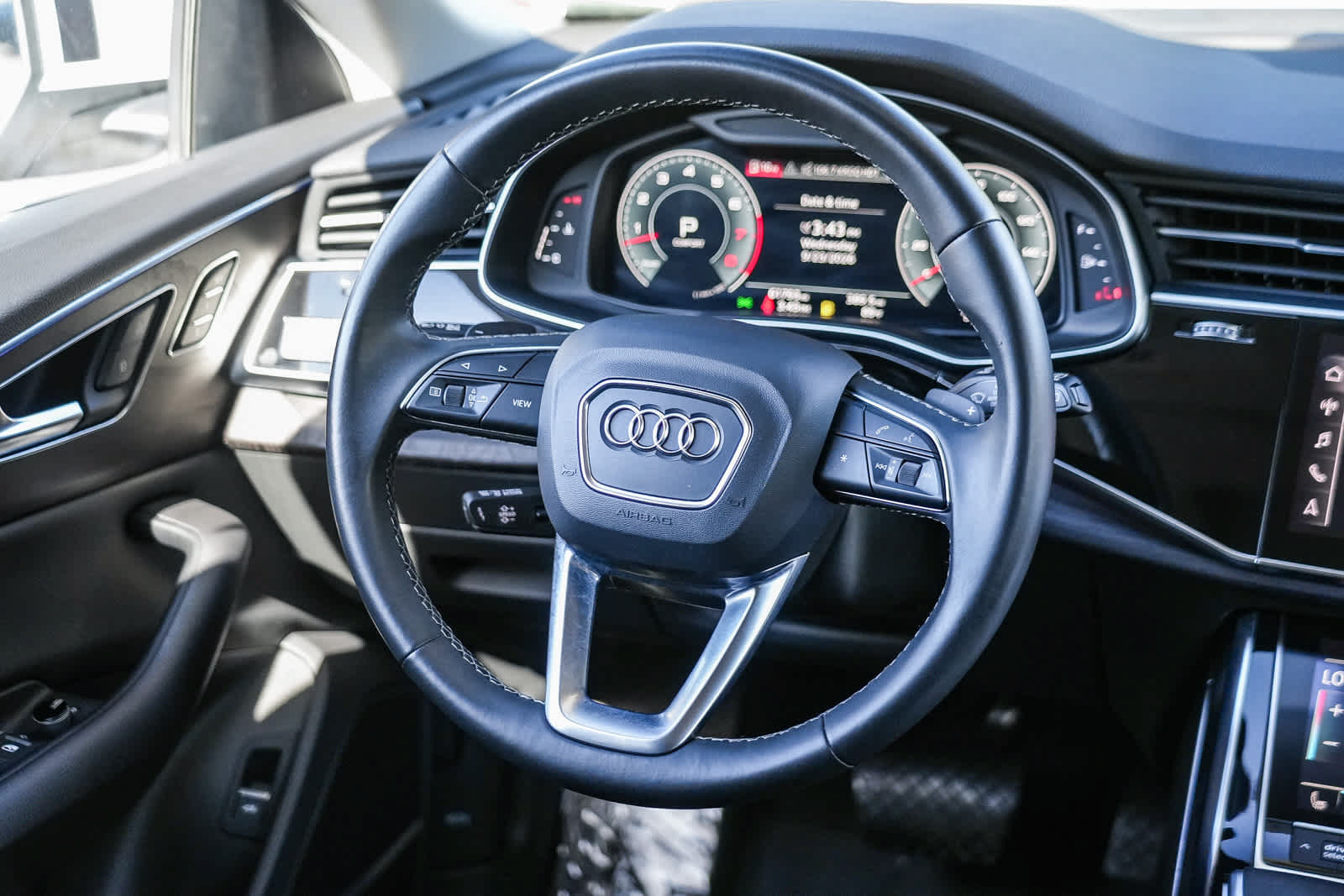 Used 2022 Audi Q8 Premium Plus AWD/4WD image 15