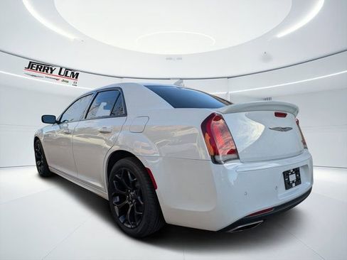 Used 2019 Chrysler 300 S w/ 300S Premium Group 2 image 5