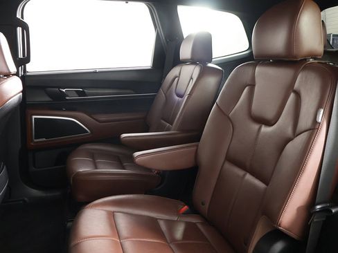 Used 2024 Kia Telluride EX w/ EX Captain's Chair Package image 36