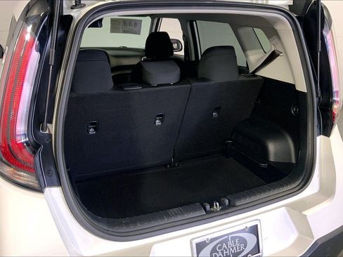 Used 2025 Kia Soul LX w/ LX Technology Package FWD image 4