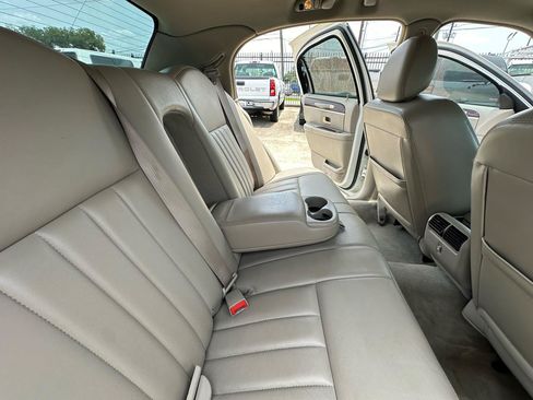 Used 2006 Lincoln Town Car Signature RWD image 42