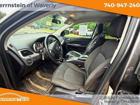 Used 2017 Dodge Journey SXT w/ Comfort/Convenience Group FWD image 9