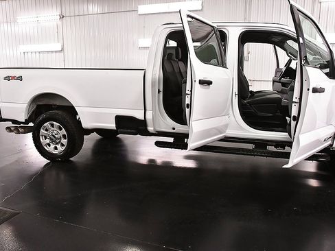 Used 2024 Ford F250 XLT image 32