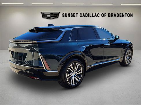 New 2025 Cadillac Lyriq Luxury image 7