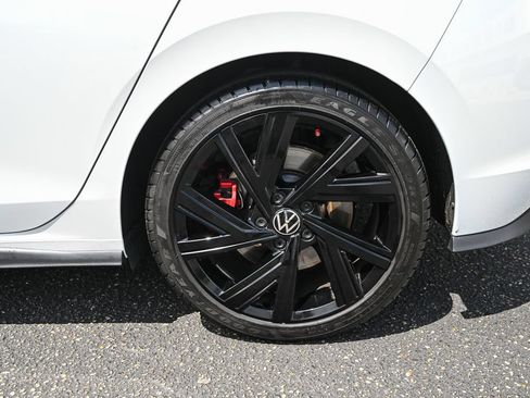 Used 2022 Volkswagen GTI SE FWD image 13