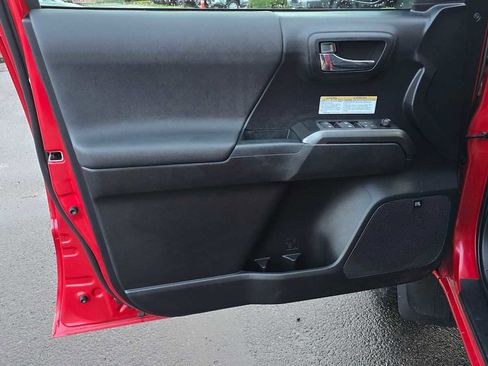 Used 2020 Toyota Tacoma TRD Off-Road image 23