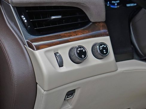 Used 2017 Cadillac Escalade ESV Premium Luxury image 9