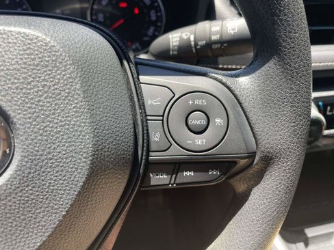 Used 2021 Toyota RAV4 XLE FWD image 21