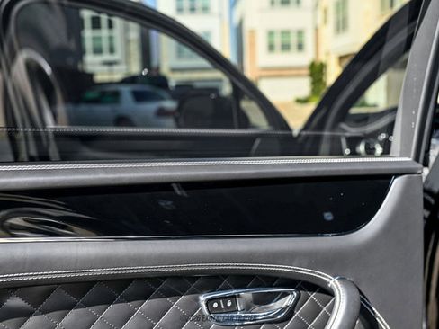 Used 2018 Bentley Bentayga image 47
