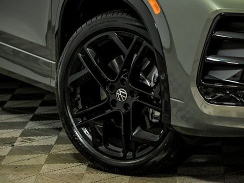 New 2026 Volkswagen Tiguan SE R-Line image 3