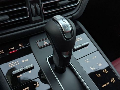 New 2026 Porsche Macan image 20