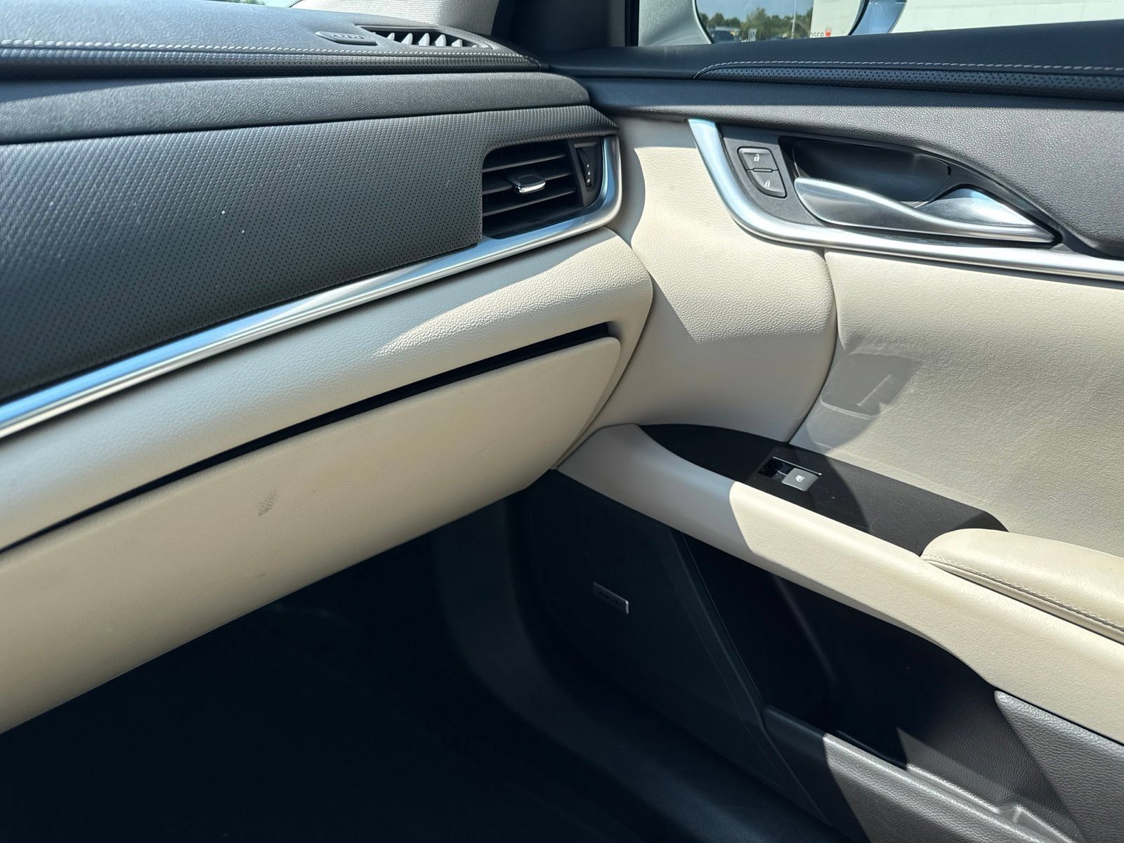Used 2019 Cadillac XTS FWD image 28