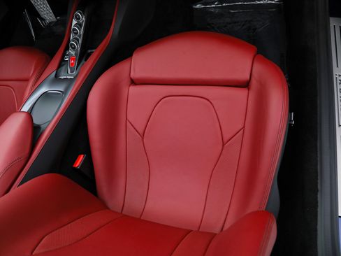 Certified 2019 Ferrari Portofino image 31