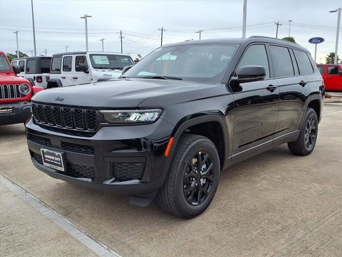 New 2025 Jeep Grand Cherokee L Altitude RWD image 3